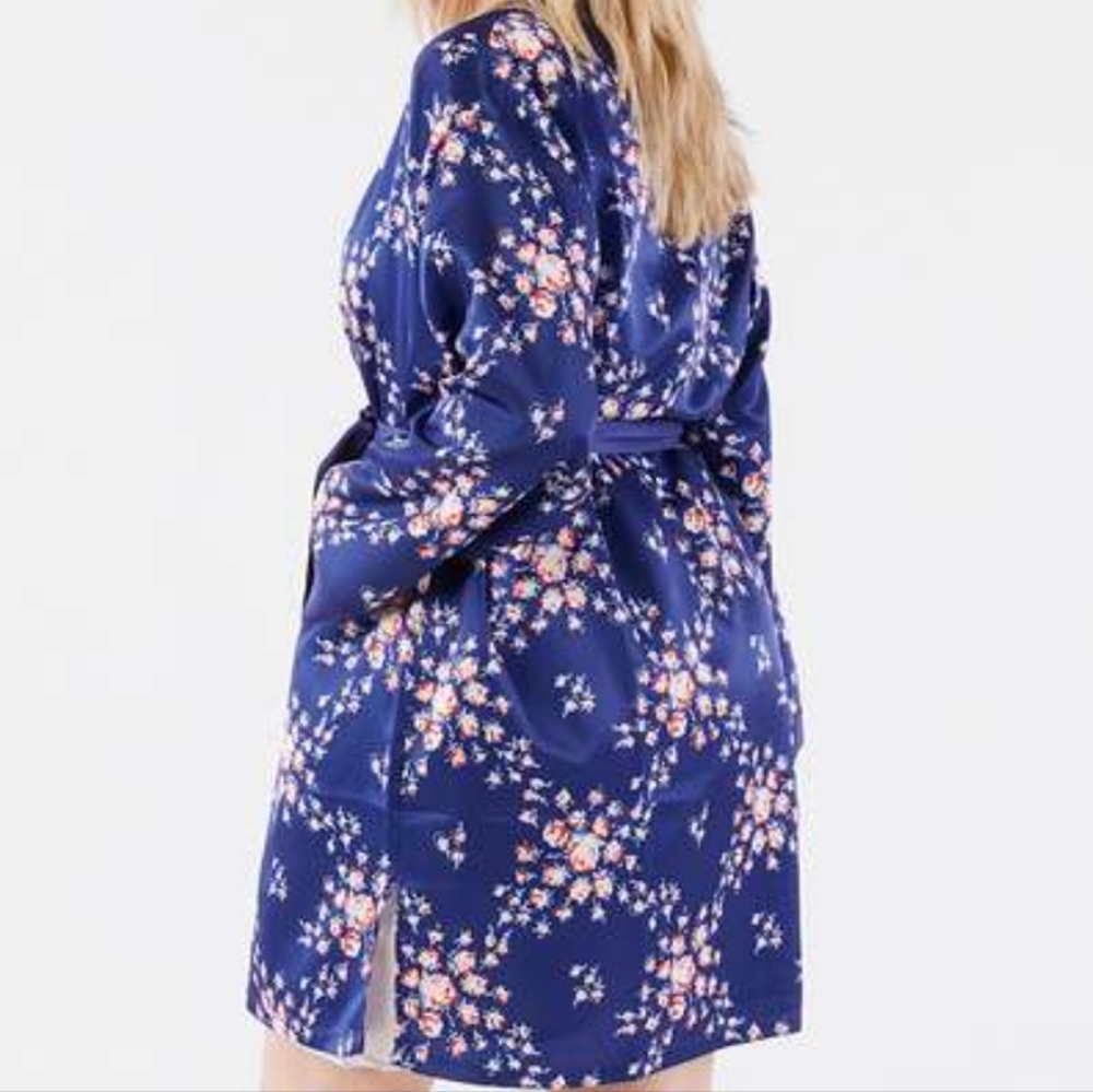 MORGAN LANE Robe - Picture 2 of 4